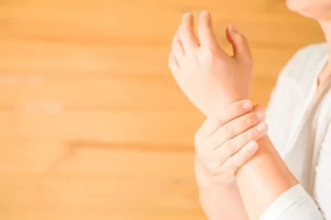 علائم آرتروز گردن و دست
